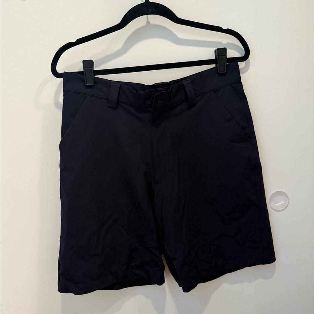 Under Armour Men’s Black Performance Golf Shorts, size: 32R